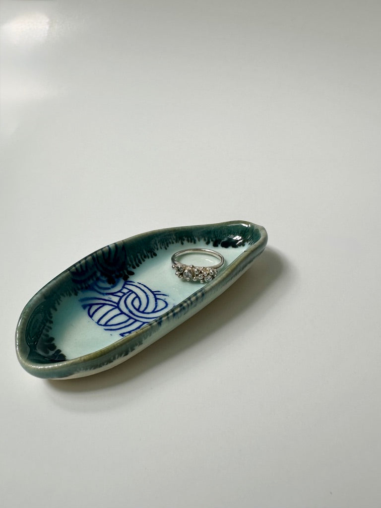 Long green waves - porcelain