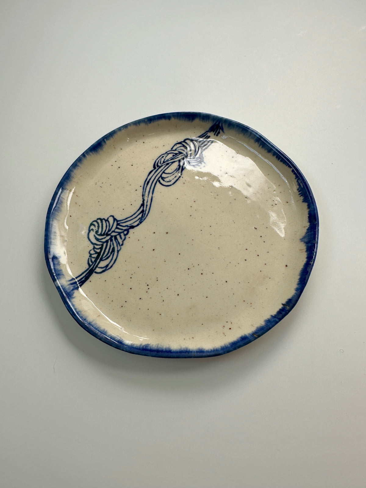 Small speckled knot plate