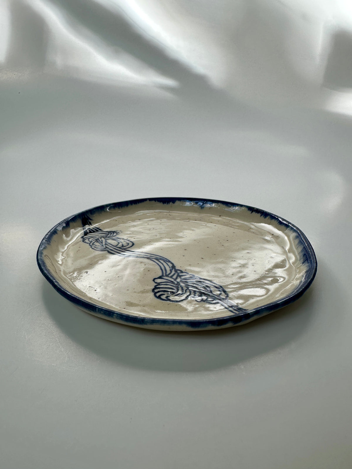 Small speckled knot plate