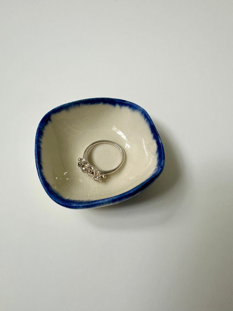 Little porcelain flower run - porcelain