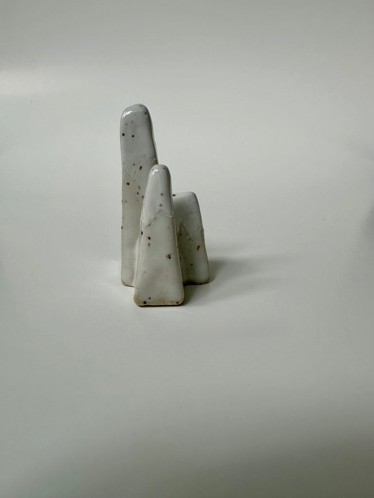 Mountain ring holder - Speckled
