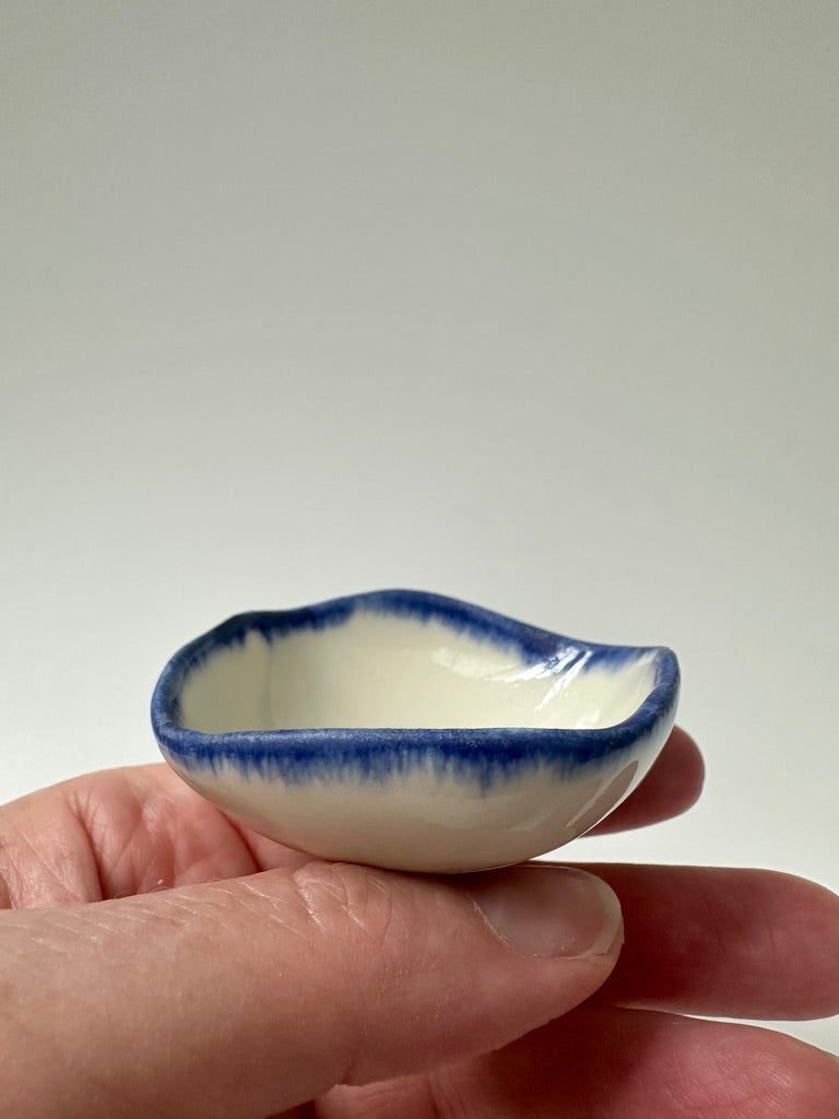 Little porcelain flower run - porcelain