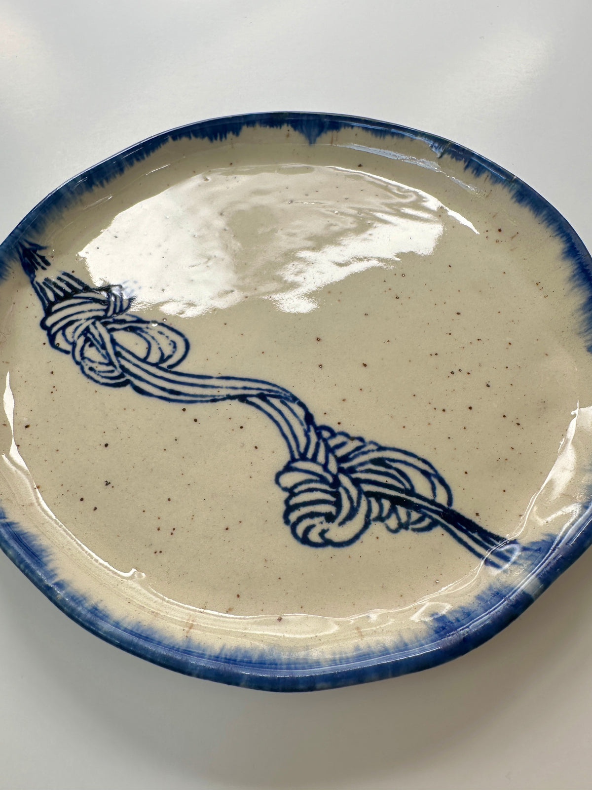 Small speckled knot plate