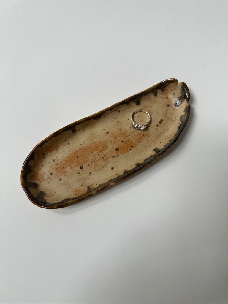 'leeather' plate - porcelain
