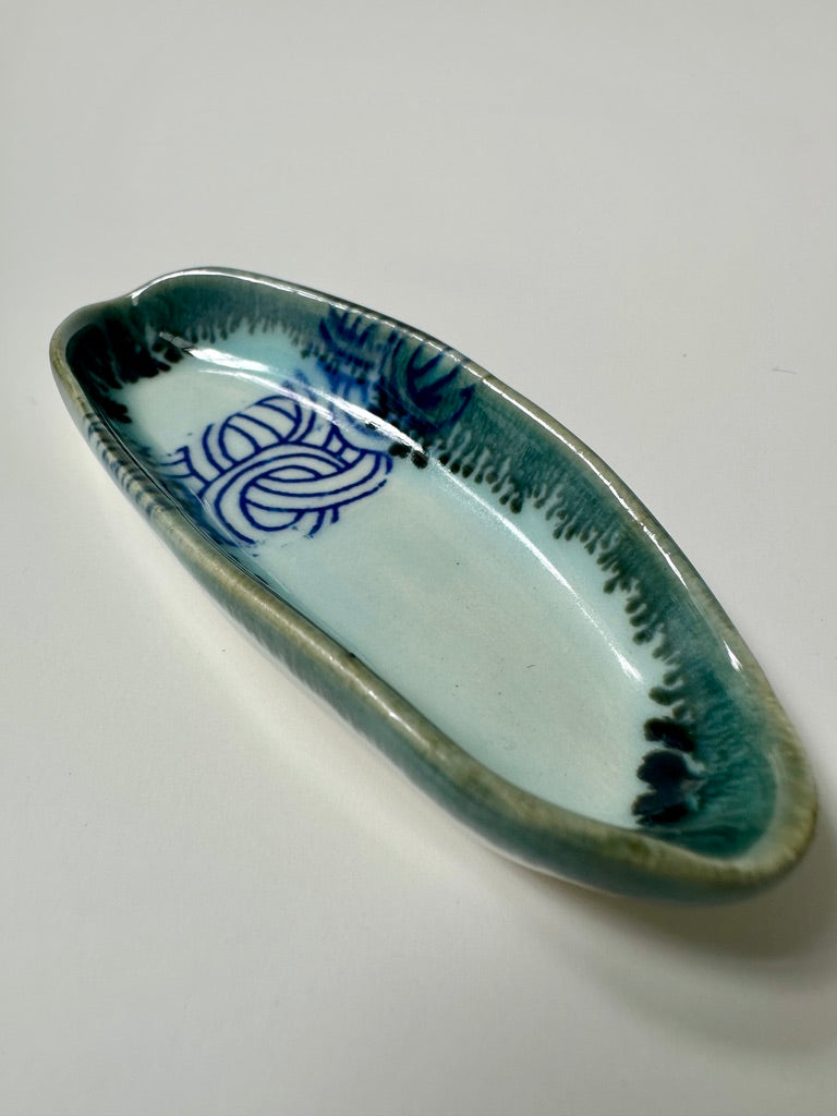 Long green waves - porcelain