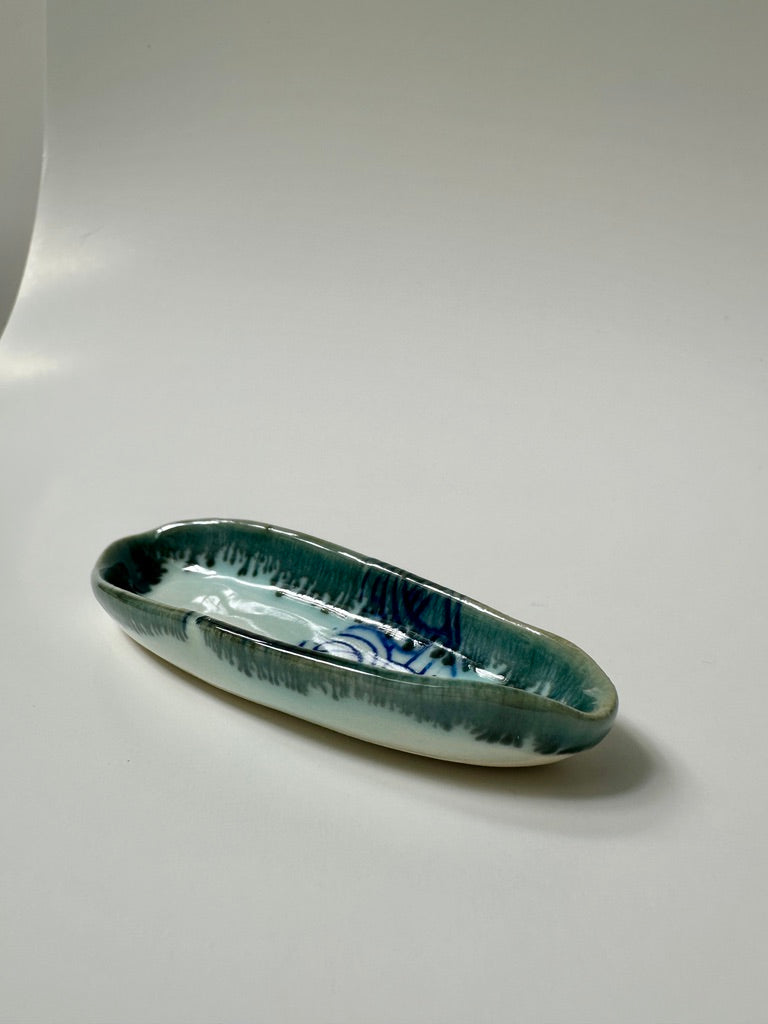 Long green waves - porcelain