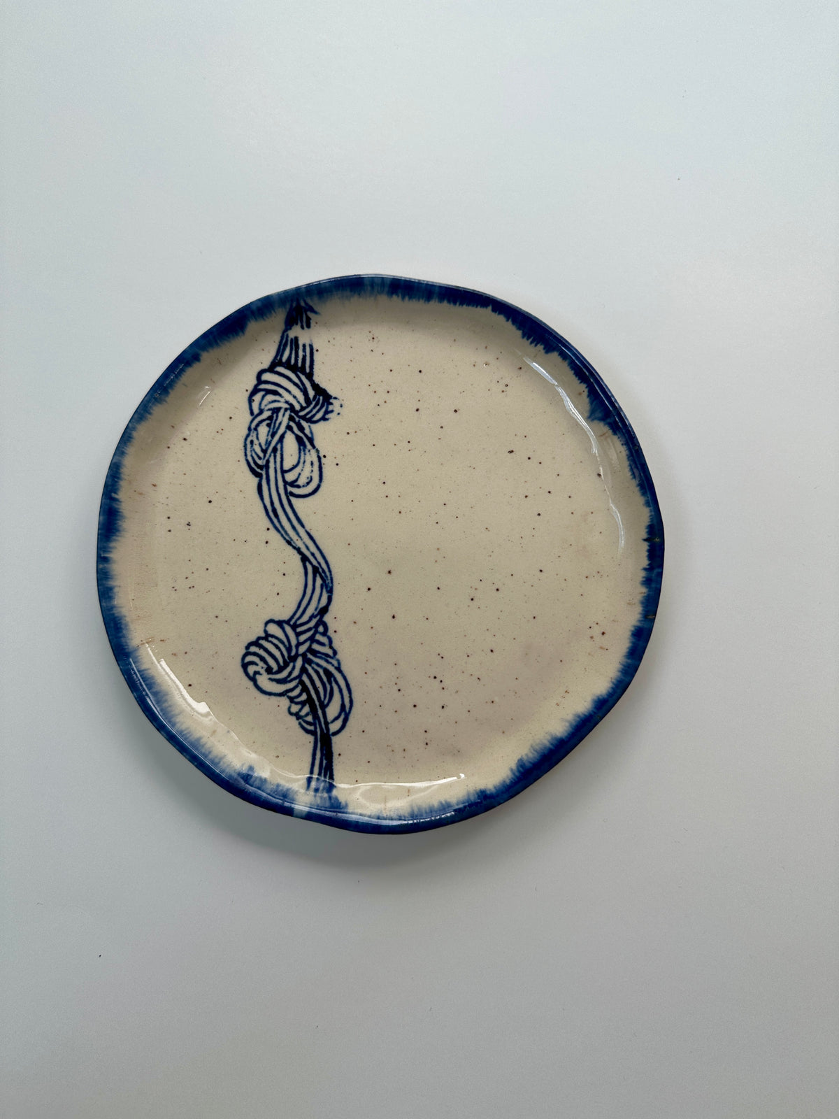 Small speckled knot plate
