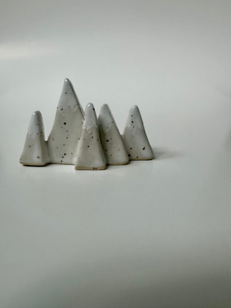 Mountain ring holder - Speckled