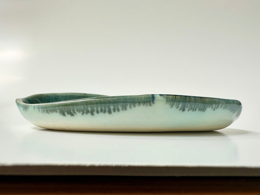 Long green waves - porcelain