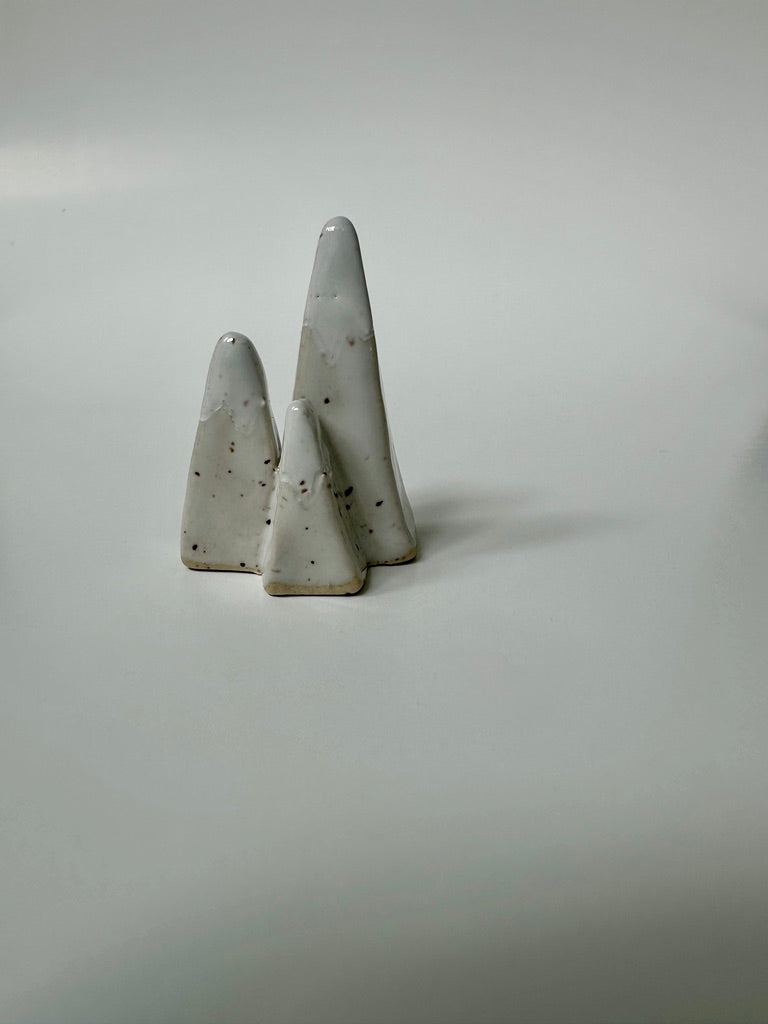 Mountain ring holder - Speckled