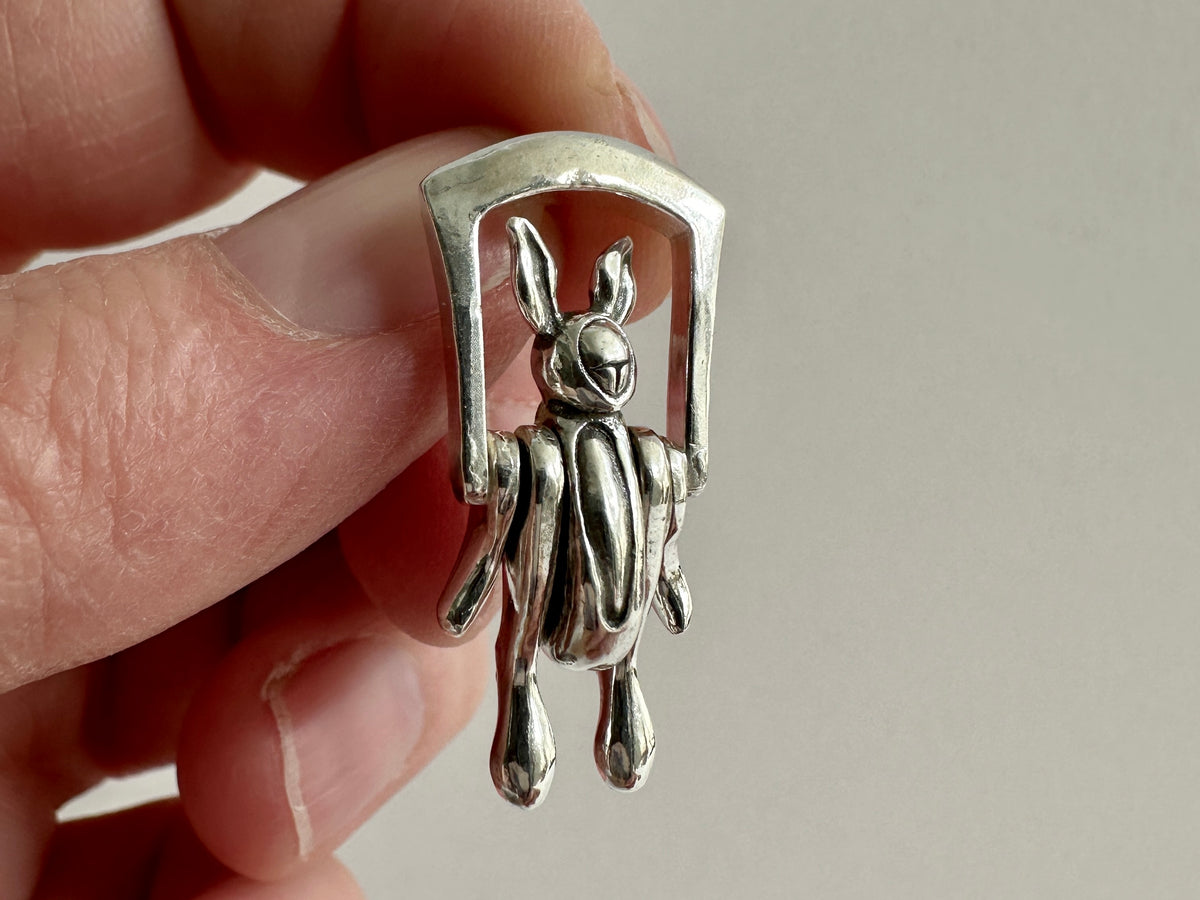 'Olive' Lapel Pin